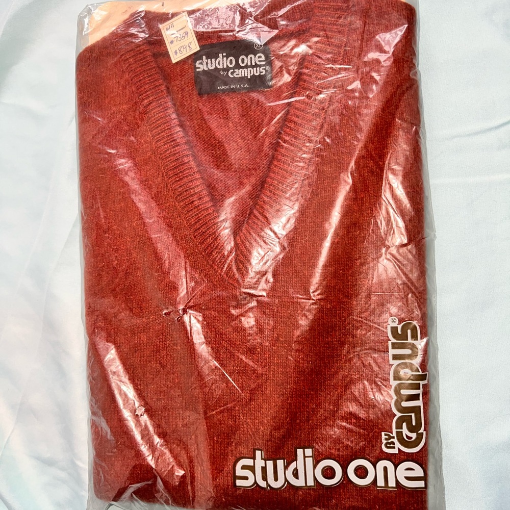 Studio One V-Neck Sweater - Rich Red